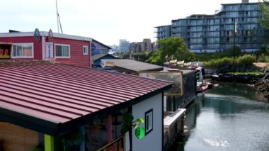 Balıkçılar Vancouver Adası Victoria. Britanya Kolombiyası Kanada. Balıkçılar İskelesindeki Tekne Evleri