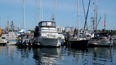 Balıkçılar Vancouver Adası Victoria. Britanya Kolombiyası Kanada. Balıkçılar İskelesindeki Tekne Evleri