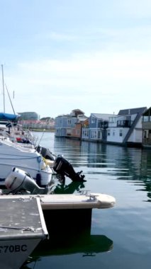 Balıkçılar Vancouver Adası Victoria. Britanya Kolombiyası Kanada. Balıkçılar İskelesindeki Tekne Evleri