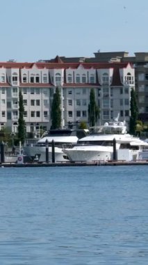 Balıkçılar Vancouver Adası Victoria. Britanya Kolombiyası Kanada. Balıkçılar İskelesindeki Tekne Evleri