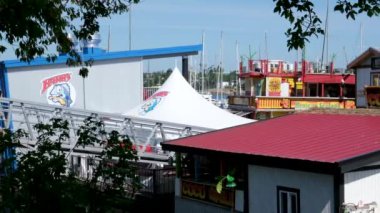 Victoria, Canada Marina 'daki balıkçı iskelesinde. Yüksek kalite 4k görüntü