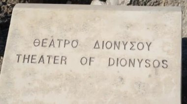 Dionysos Atina Akropolis Yamaçları Tiyatrosu. bir yazı ile imzalayın