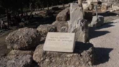 Dionysos Atina Akropolis Yamaçları Tiyatrosu. bir yazı ile imzalayın