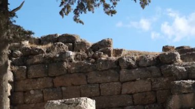 İkonik Akropolis tepesi ve Antik Dünya 'nın eşsiz başyapıtı Partenon gün batımında güzel renklerle, Atina tarihi merkezi, Attica. Yunanistan Atina Akropolü turlu bazı videolar 