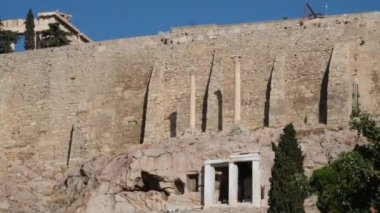 İkonik Akropolis tepesi ve Antik Dünya 'nın eşsiz başyapıtı Partenon gün batımında güzel renklerle, Atina tarihi merkezi, Attica. Yunanistan Atina Akropolü turlu bazı videolar 