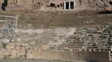 İkonik Akropolis tepesi ve Antik Dünya 'nın eşsiz başyapıtı Partenon gün batımında güzel renklerle, Atina tarihi merkezi, Attica. Yunanistan Atina Akropolü turlu bazı videolar 