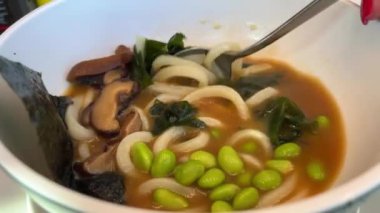 Lezzetli Ramen, domuz eti ve kaynamış yumurta. Yüksek kalite 4k görüntü