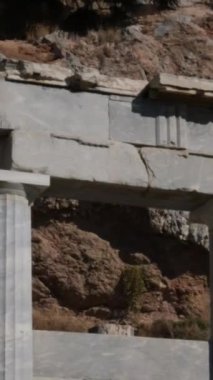 İkonik Akropolis tepesi ve Antik Dünya 'nın eşsiz başyapıtı Partenon gün batımında güzel renklerle, Atina tarihi merkezi, Attica. Yunanistan Atina Akropolü turlu bazı videolar 