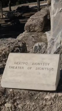 Dionysos Atina Akropolis Yamaçları Tiyatrosu. bir yazı ile imzalayın