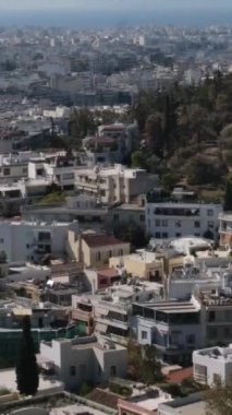 İkonik Akropolis tepesi ve Antik Dünya 'nın eşsiz başyapıtı Partenon gün batımında güzel renklerle, Atina tarihi merkezi, Attica. Yunanistan Atina Akropolü turlu bazı videolar 
