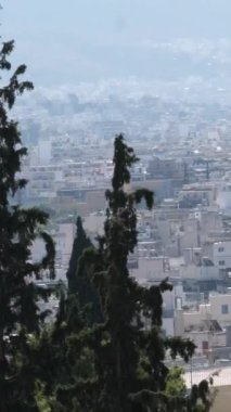 İkonik Akropolis tepesi ve Antik Dünya 'nın eşsiz başyapıtı Partenon gün batımında güzel renklerle, Atina tarihi merkezi, Attica. Yunanistan Atina Akropolü turlu bazı videolar 