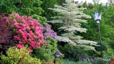 Vancouver Adası Butchart Gardens Kanada Victoria. Vancouver Adası, British Columbia, Kanada 'daki Butchart Gardens' ın güzel yaz manzarası yatay formatta.