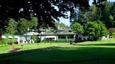 Vancouver Adası Butchart Gardens Kanada Victoria. Vancouver Adası, British Columbia, Kanada 'daki Butchart Gardens' ın güzel yaz manzarası yatay formatta.