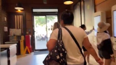 McDonalds halkı İtalya Sicilya Katanya 11.23.2024