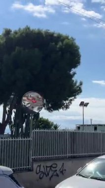 İtalya 'dan geçen bir turist otobüsünden şehrin manzarası Sicilya 11.23.2024