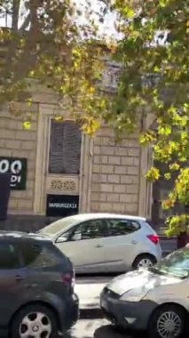 İtalya 'dan geçen bir turist otobüsünden şehrin manzarası Sicilya 11.23.2024