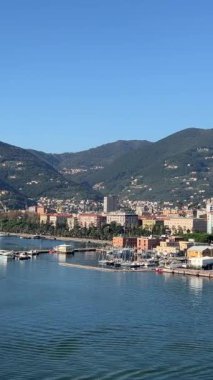 La Spezia, İtalya Ünlüler Takımyıldızı yolcu gemisi La Spezia limanında. La Spezia, Liguria bölgesinin güney kesiminde yer almaktadır. Yüksek kalite 4k görüntü