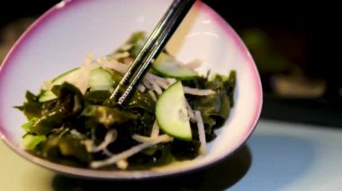 Salatalık salatası, kimchi ve pilav ile Kore mantarı yemek. Yüksek kalite 4k görüntü