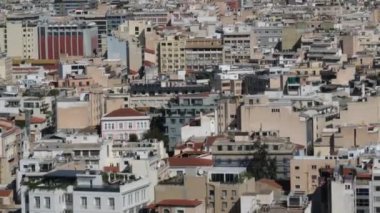 Atina 'nın antik Akropolis kalesinin havadan görünüşü, tarihi bir dönüm noktası. Kayalık tepelerde günbatımı tapınak kompleksi, Parthenon ve Amfitiyatronun arkeolojik sahasında tarihi kalıntılar.. 