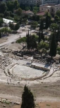 İkonik Akropolis tepesi ve Antik Dünya 'nın eşsiz başyapıtı Partenon gün batımında güzel renklerle, Atina tarihi merkezi, Attica. Yunanistan Atina Akropolü turlu bazı videolar 