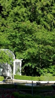 Vancouver Adası Butchart Gardens Kanada Victoria. Vancouver Adası, British Columbia, Kanada 'daki Butchart Gardens' ın güzel yaz manzarası yatay formatta.