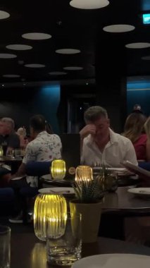 Yolcu gemisi Virgin Voyage. İspanya Barselona 02.10.2025