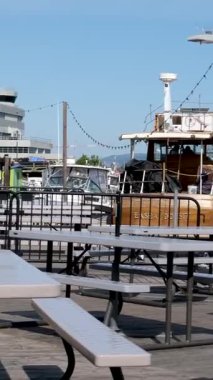 Victoria, Canada Marina 'daki balıkçı iskelesinde. Yüksek kalite 4k görüntü