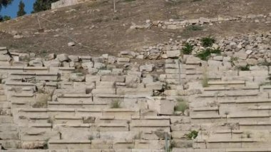 İkonik Akropolis tepesi ve Antik Dünya 'nın eşsiz başyapıtı Partenon gün batımında güzel renklerle, Atina tarihi merkezi, Attica. Yunanistan Atina Akropolü turlu bazı videolar 