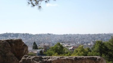 İkonik Akropolis tepesi ve Antik Dünya 'nın eşsiz başyapıtı Partenon gün batımında güzel renklerle, Atina tarihi merkezi, Attica. Yunanistan Atina Akropolü turlu bazı videolar 