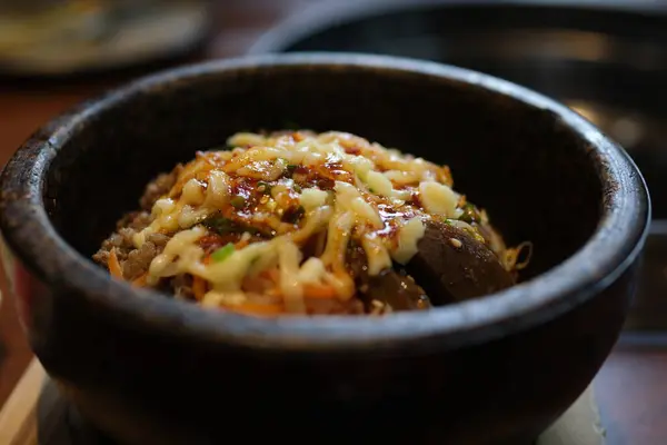 Bibimbap pilav kasesi, taş kavrulmuş bibimbap. Yüksek kalite 