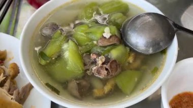 Tavuk ve balmumu körisi, Chiangmai Tayland 'da. Yüksek kalite 4k görüntü