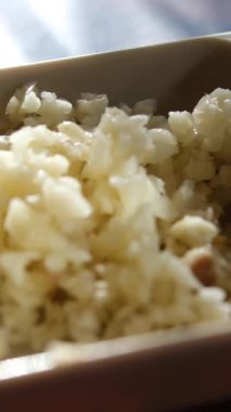 Vietnamlı acılı biber, sarımsaklı ve patlıcanlı. lahana turşusu, acı biber sarımsağı