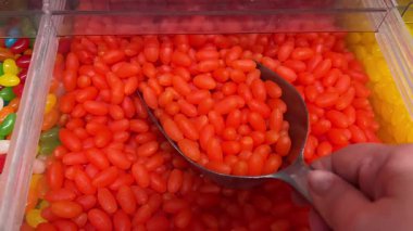 Şekerlemeler Yığın 2 'ye dökülüyor. Yüksek kalite 4k görüntü