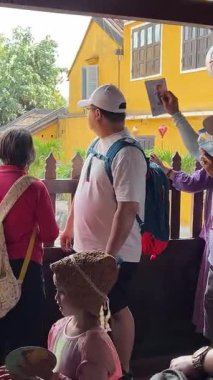 Turistler Japon köprüsüne gidiyor Vietnam Hoi 05.05.2025