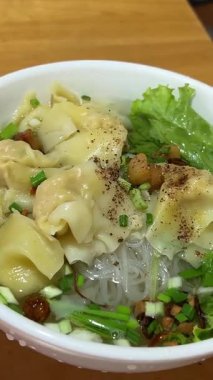 Karıştırılmış tavuk çorbası. Sıcak Yemek Geleneksel İtalyan Yemeği. Sebzeli Gourmet Dish. Haşlanmış haşlanmış tavuk çorbası. Sebze Çorbası. Vejetaryen Yemekleri 