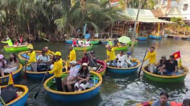  Thu Bon Nehri Hoi 'de geleneksel Vietnam teknesi olarak yüzen thung chai veya Basket teknesi... 06.25.2025
