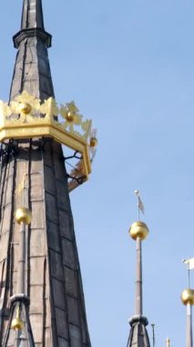 Ana Pazar Meydanı veya Rynek Glowny ile bir belediye binası, Sukiennice ve St. Marys Bazilika Kilisesi Krakow, Polonya 'da gün doğumunda. Sabah Krakow merkez meydanının hava görüntüsü. - Evet. Yüksek kalite 4k