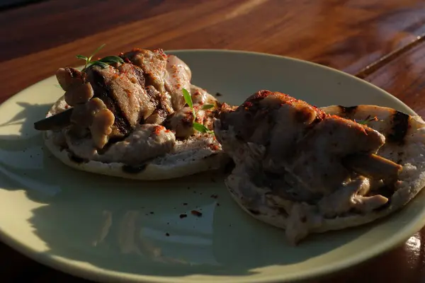 Lula kebap etli kuzu eti, markette ızgara. Yüksek çözünürlük 1920 'ye 1080. Yüksek kalite 4k görüntü