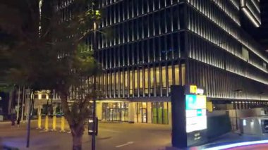 Ho Chi Minh Şehir Geceleri, Işıklarla Bason Köprüsü, Ho Chi Minh City 'deki Bason Köprüsü aydınlık kemerlerini ve canlı şehir ışıklarını sergiliyor. Ho Chi Minh şehri, Vietnam 08.25.2025