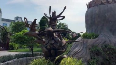 Vietnam Phu Quoc Adası Büyük Kanalı. Köprü ve renkli Avrupa tarzı binalar. Phu Quoc Adası, Vietnam 'daki Büyük Dünya Venedik Kasabası' nda. Yüksek kalite 4k görüntü