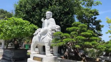 Da Nang, Vietnam 'ın tepelerindeki Buda Hanım Dünya Turistleri İçin Turizm Özellikleri. Yüksek kalite 4k görüntü