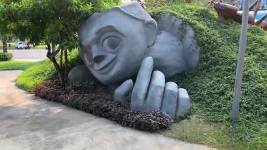 Vietnam Phu Quoc Adası Büyük Kanalı. Köprü ve renkli Avrupa tarzı binalar. Phu Quoc Adası, Vietnam 'daki Büyük Dünya Venedik Kasabası' nda. Yüksek kalite 4k görüntü