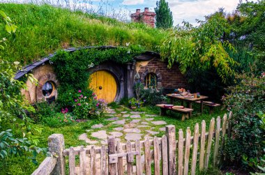 Hobbit Delikleri, Shire, Hobbiton