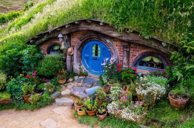 Hobbit Delikleri, Shire, Hobbiton