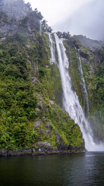 Şelale, dağlar, Milford Soufall, Yeni Zelanda