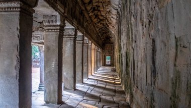 Angkor Wat, Siem Reap, Kamboçya 'daki tapınağın antik kalıntıları.