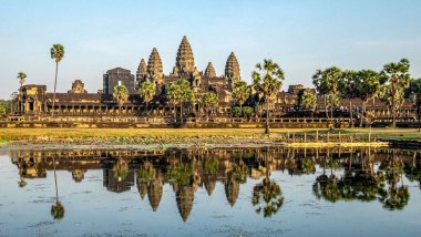 Sudaki Angkor Wat yansıması, Siem Reap, Kamboçya
