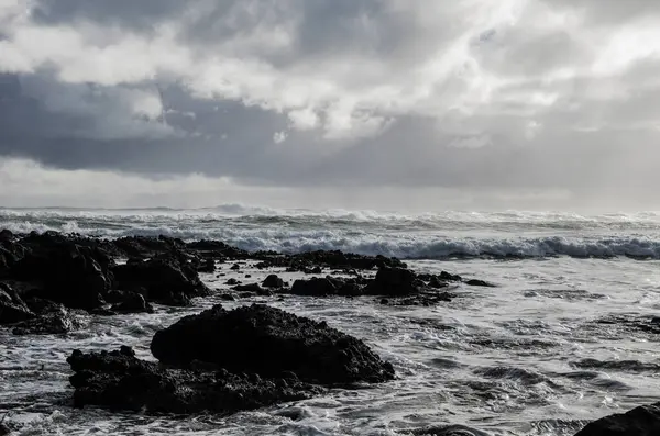 Fırtınadan önce dalgalar, Pasifik Okyanusu, Yeni Zelanda