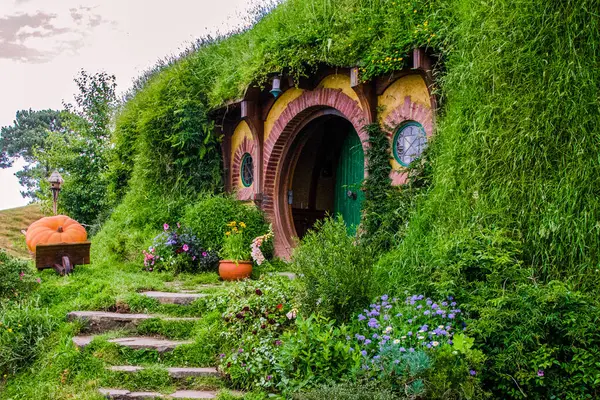 Hobbit Delikleri, Shire, Hobbiton