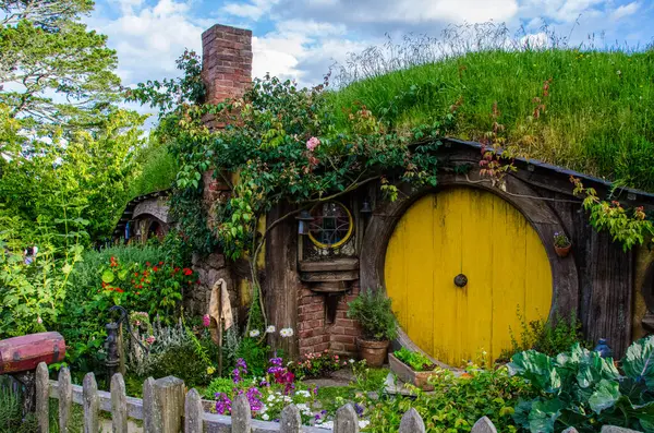 Hobbit Delikleri, Shire, Hobbiton